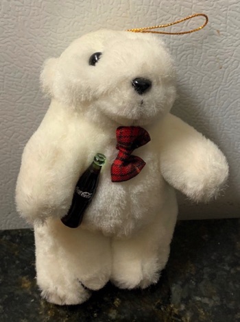 81179-1 € 3,00 coca cola knuffel ijsbeer met strik.jpeg